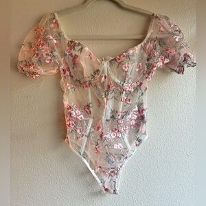 NWOT Sheer Floral Embroidered Mesh Puff Sleeve Bodysuit – Size Small